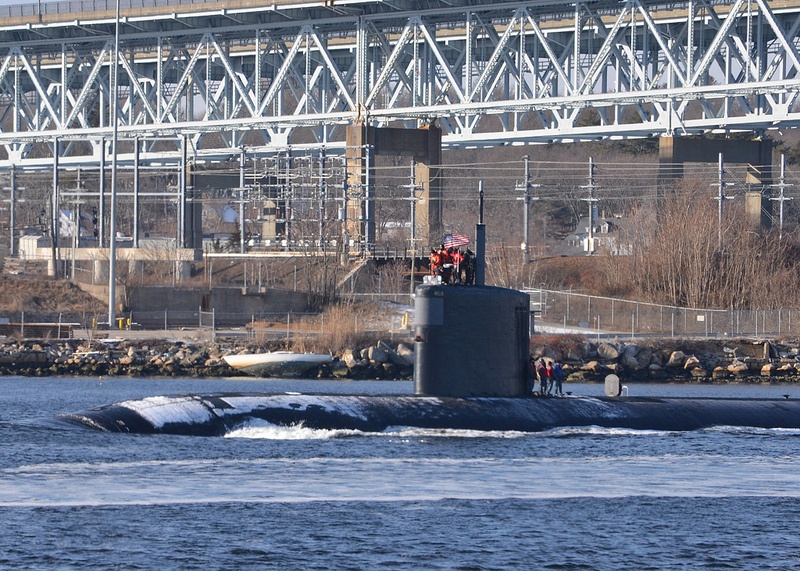USS Springfield transits the Thames River
