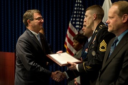 Carter presents award to Defense Threat Reduction Agency