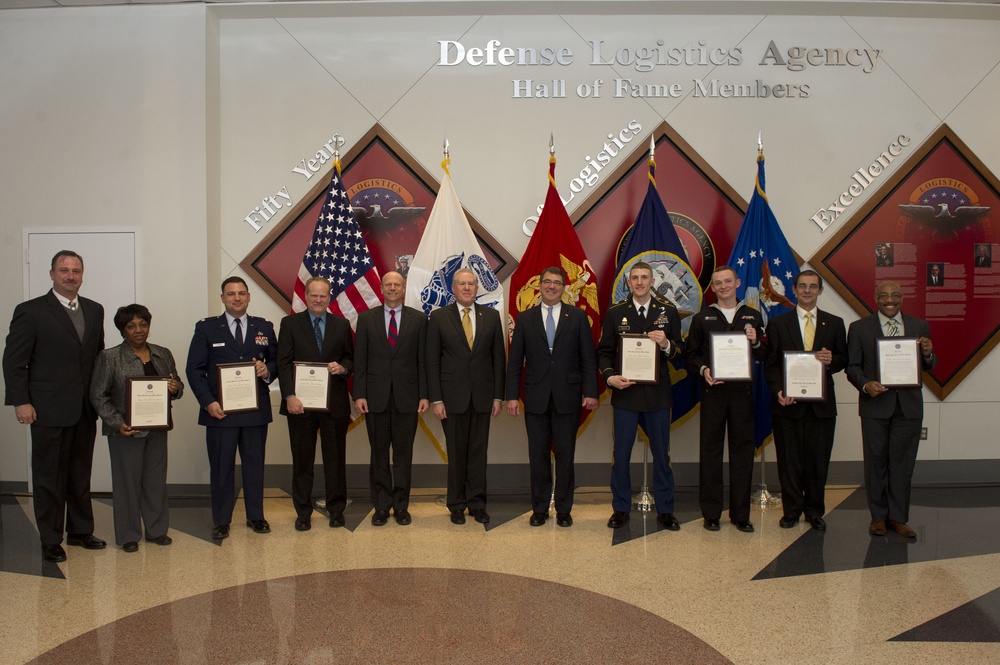 Carter presents award to Defense Threat Reduction Agency