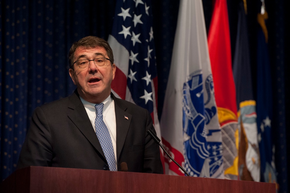 Carter presents award to Defense Threat Reduction Agency