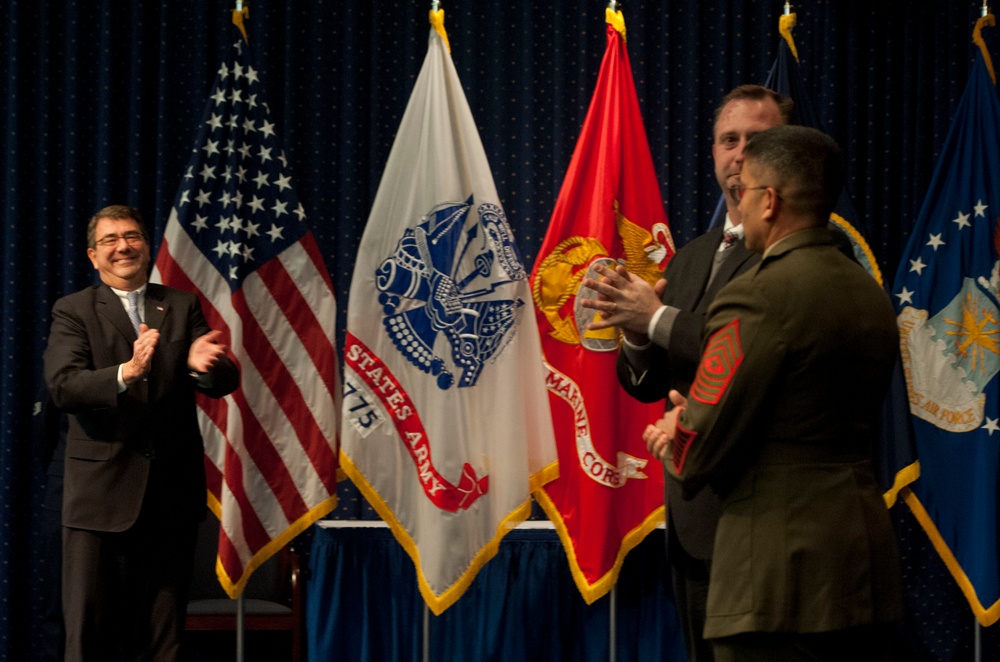 Carter presents award to Defense Threat Reduction Agency