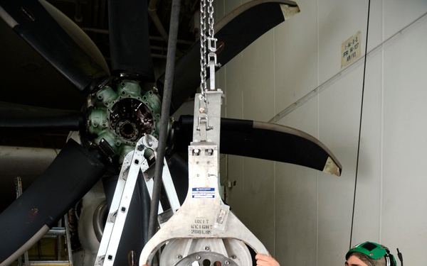 Maintenance aboard USS John C. Stennis