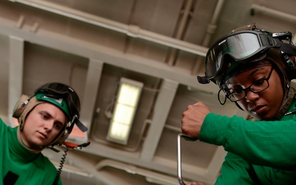 Maintenance aboard USS John C. Stennis