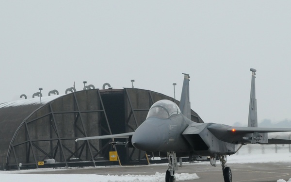 RAF Mildenhall wing chief goes for a ride with RAF Lakenheath