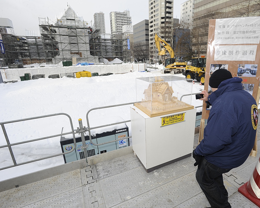 Navy Misawa snow team arrives in Sapporo