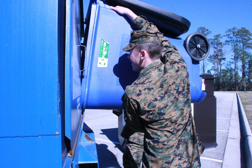 Servicemembers expand war on waste