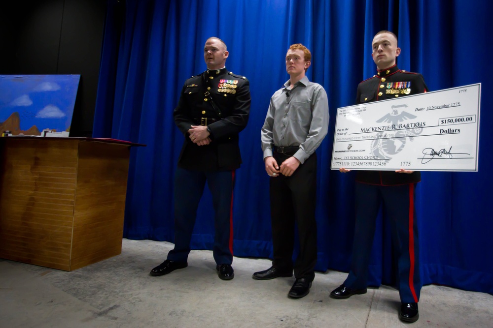 Payday: Phoenix high school student takes step toward dream of becoming Marine, receives NROTC scholarship