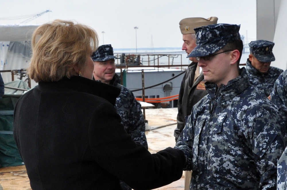 DVIDS - Images - USS Gerald R. Ford island landing [Image 2 of 2]