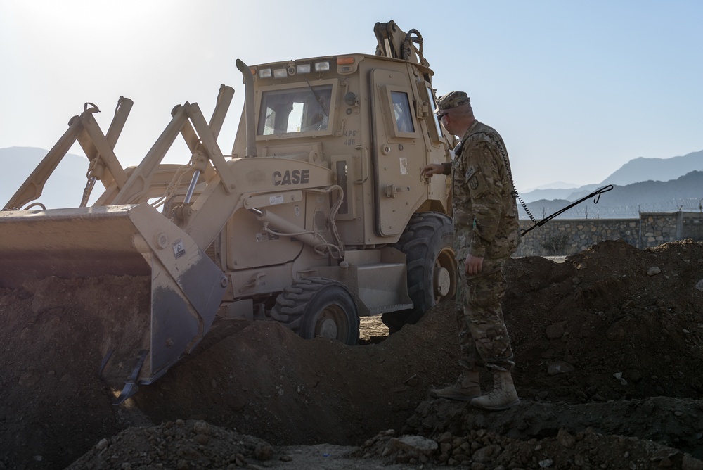 624th Engineer Company trains Afgan National Army Engineers on earth moving practices