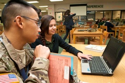 Soldiers judge middle school science fair