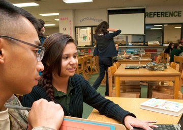 Soldiers judge middle school science fair