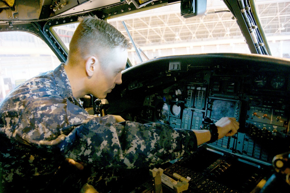 E-2C Hawkeye systems check