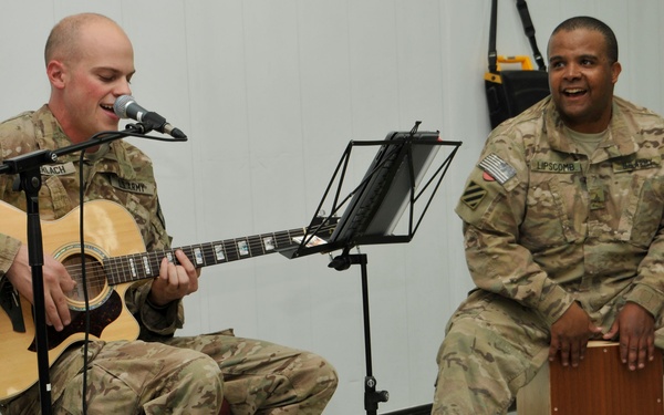 3rd ID Rock Band livens lunch