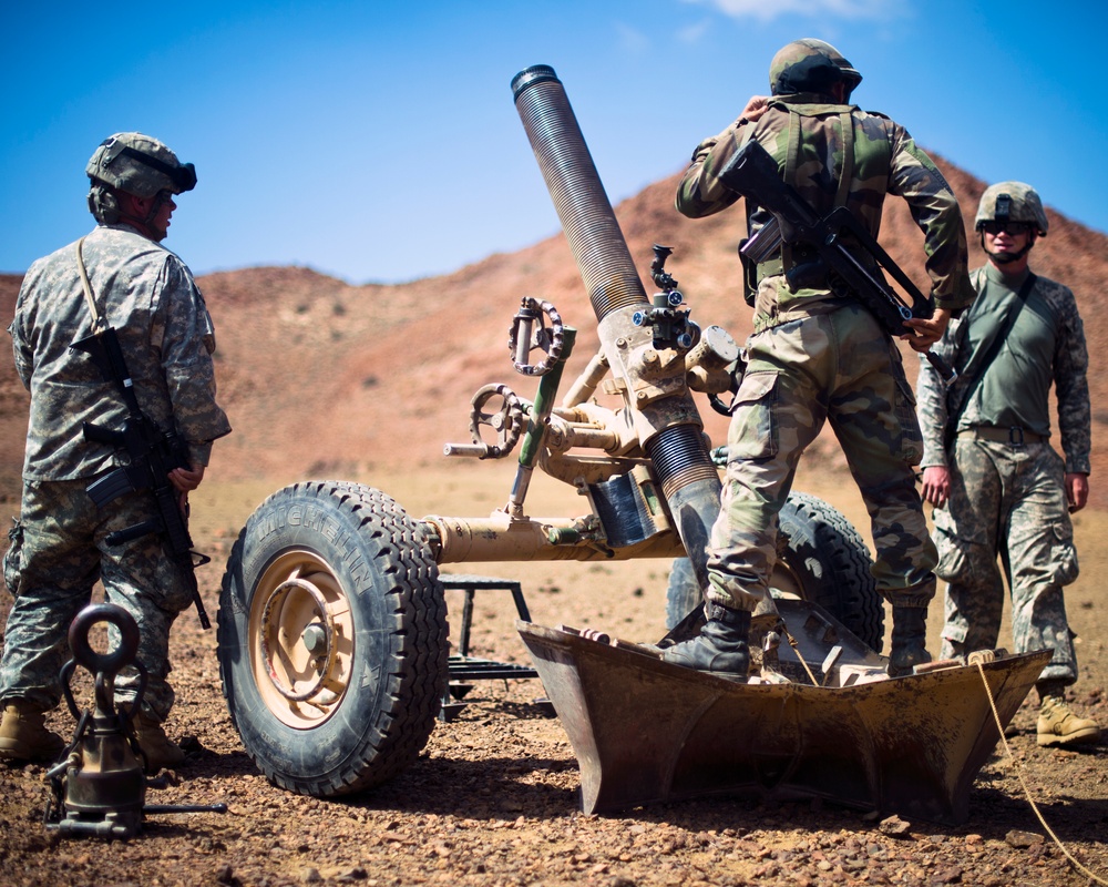 2/138th and French Mortarmen share best practices with 120mms