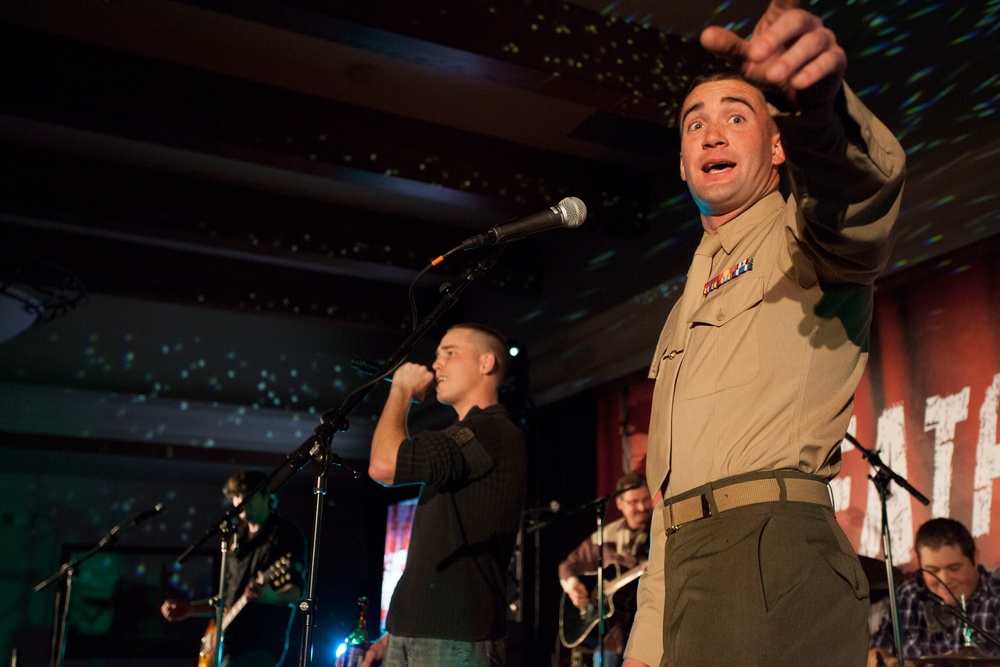 Leatherneck Tour gives Marines Something to Laugh About
