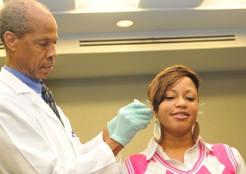 Yellow Ribbon Seminar offers acupuncture for help with PTSD