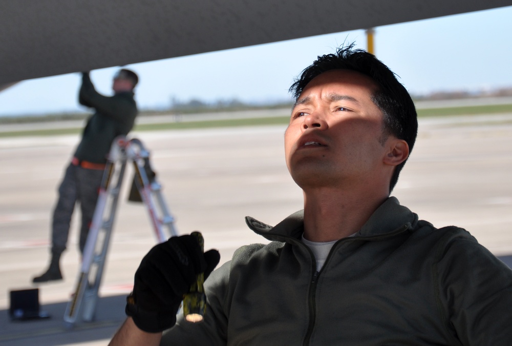 For deployed aircraft maintainers, flightline is front line