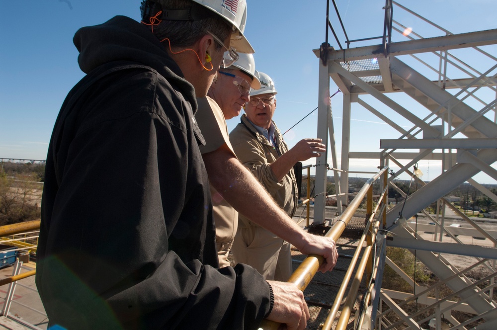 Roughead visits shipyard in New Orleans