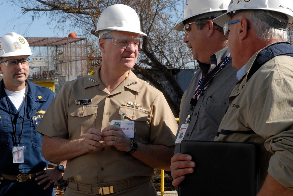 Roughead visits shipyard in New Orleans
