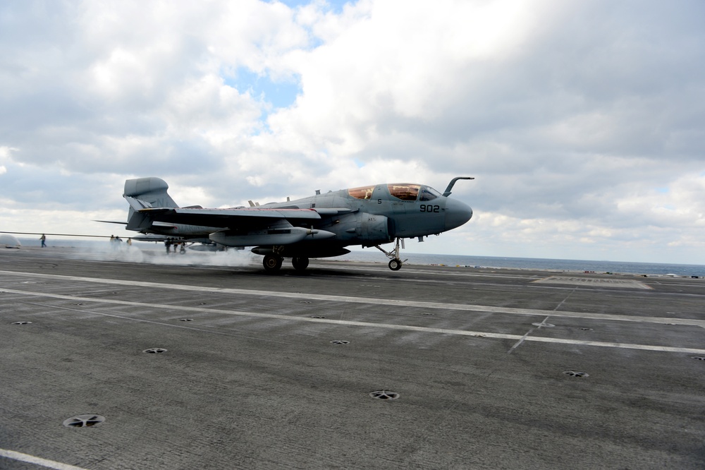 USS George HW Bush conducts training, carrier qualifications