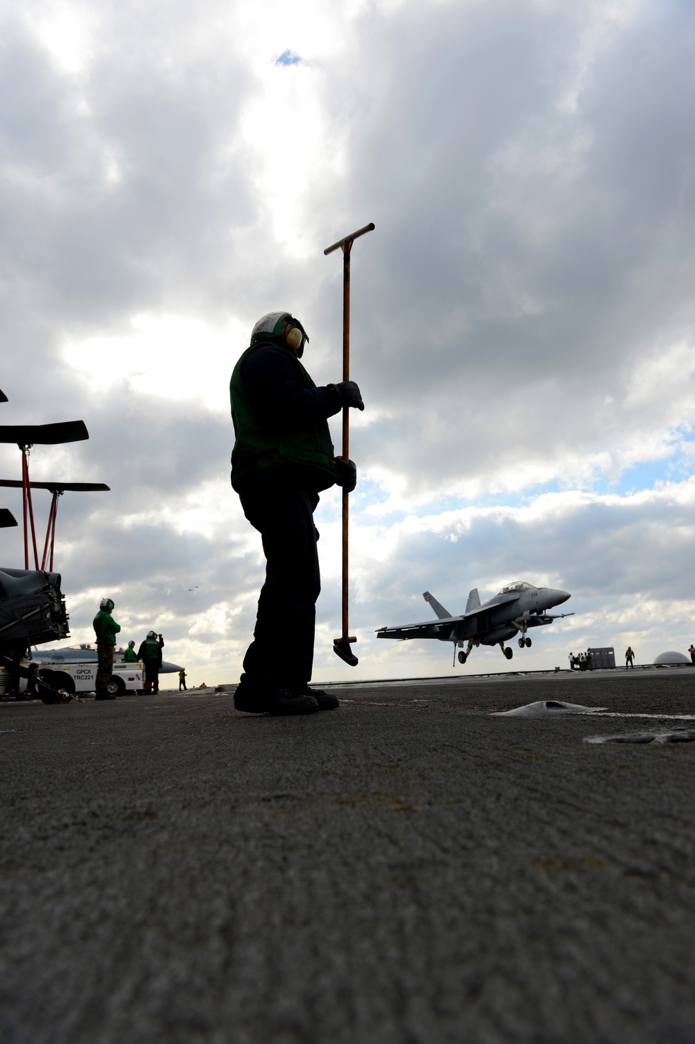 USS George HW Bush conducts training, carrier qualifications