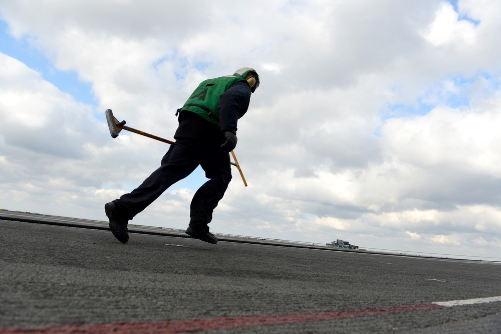 USS George HW Bush conducts training, carrier qualifications