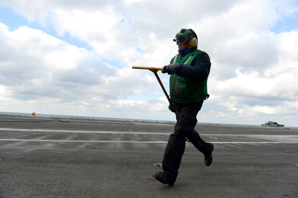 USS George HW Bush conducts training, carrier qualifications