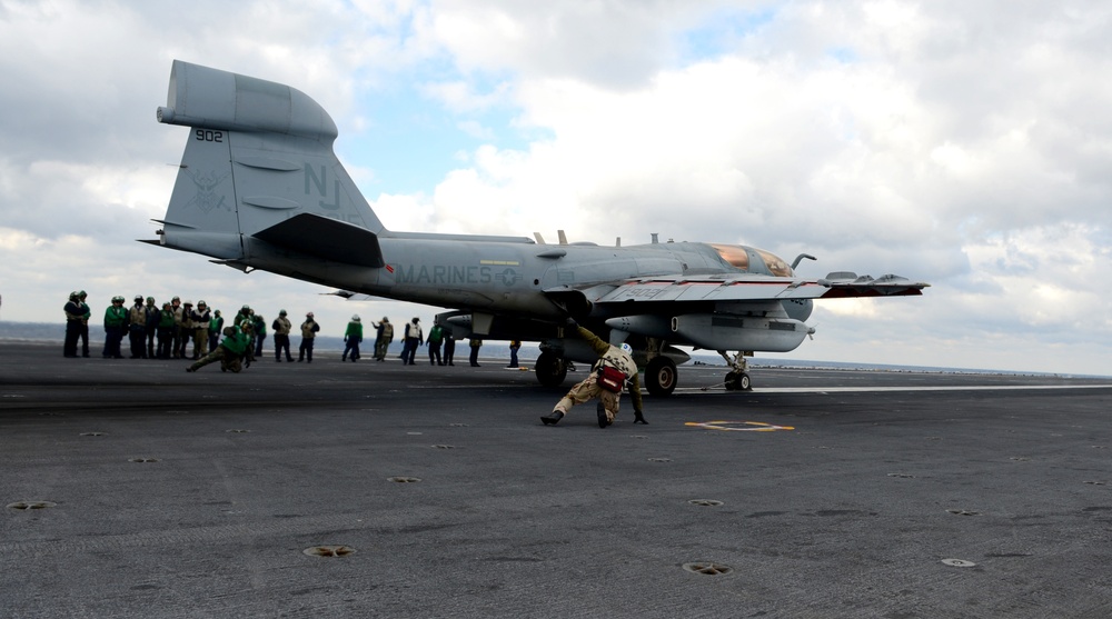 USS George HW Bush conducts training, carrier qualifications