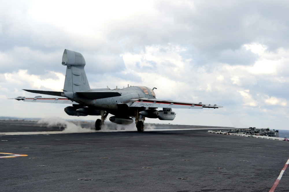 USS George HW Bush conducts training, carrier qualifications