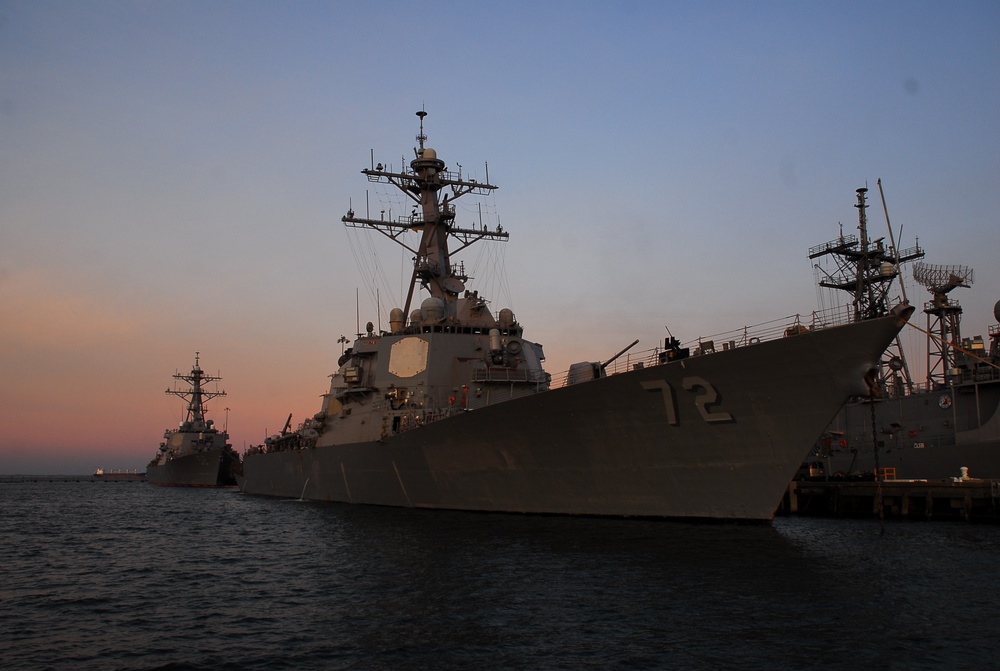 USS Mahan departs Norfolk