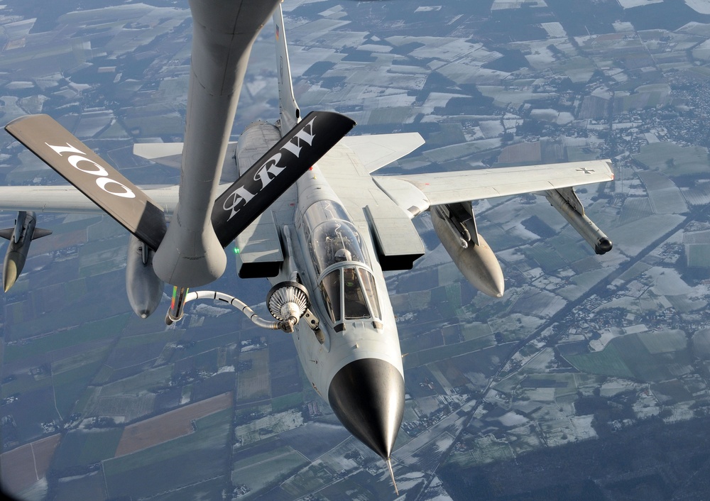RAF Mildenhall provides fuel for coalition forces