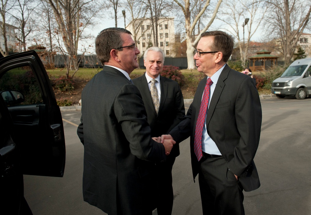 Deputy defense secretary visits Turkey
