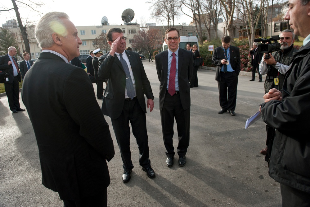 Deputy defense secretary visits Turkey