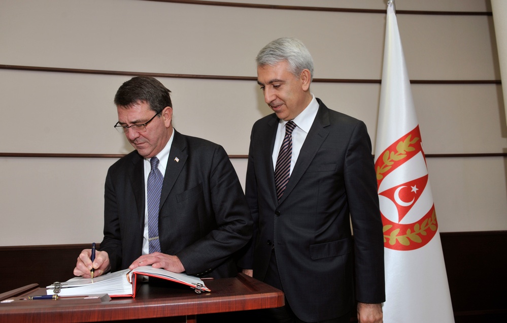 Deputy defense secretary visits Turkey