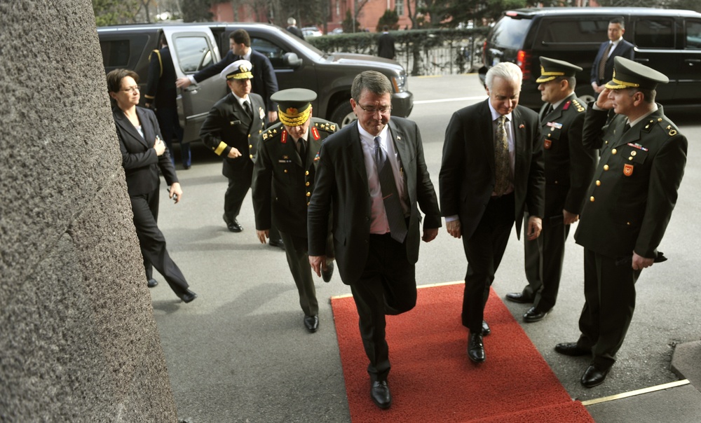 Deputy defense secretary visits Turkey