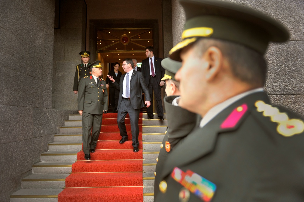 Deputy defense secretary visits Turkey