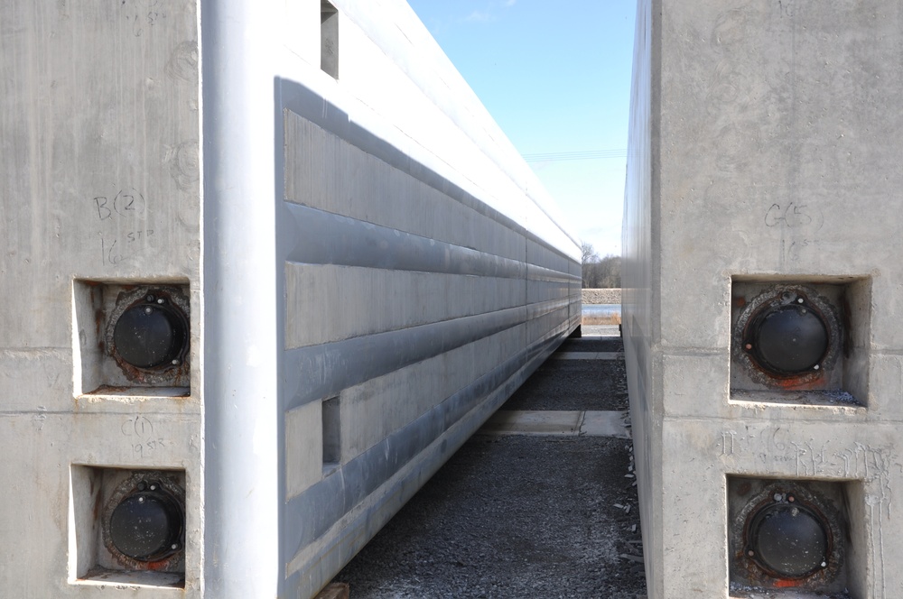 300-ton Chickamauga Lock approach wall beams being assembled at Watts Bar