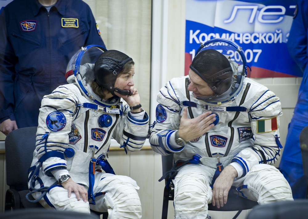 Expedition 26 Prelaunch (201012160008HQ)