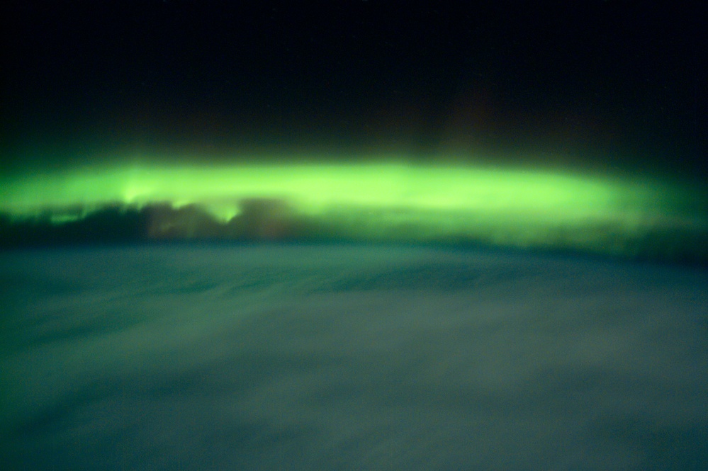 Earth observations of an aurora taken during the Expedition Three mission