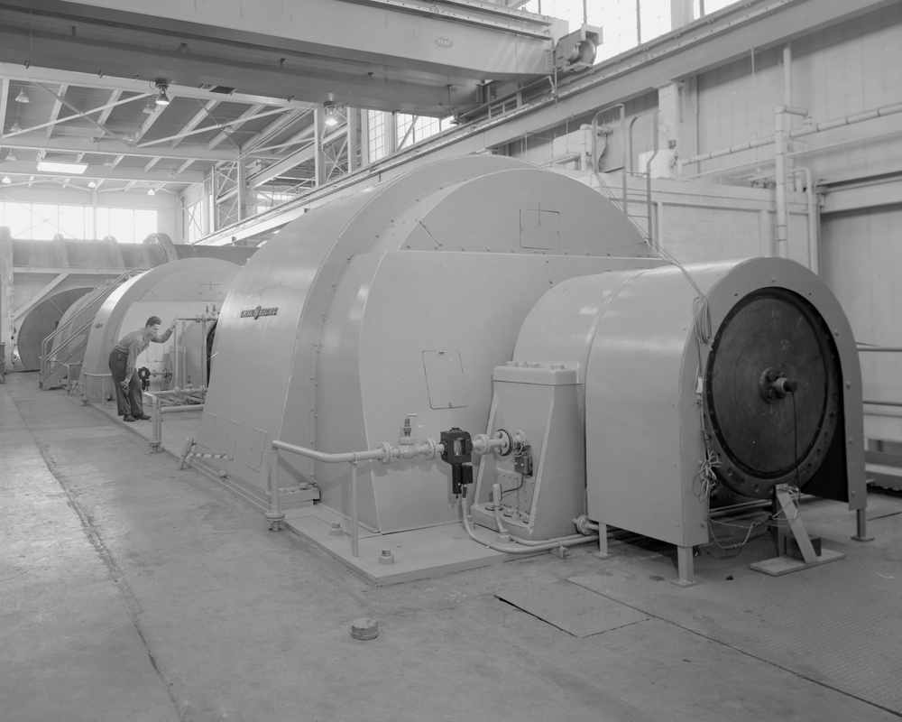 SECONDARY DRIVE MOTOR - SECONDARY COMPRESSOR - IN THE 10X10 FOOT WIND TUNNEL LEWIS UNITARY PLAN LUPA