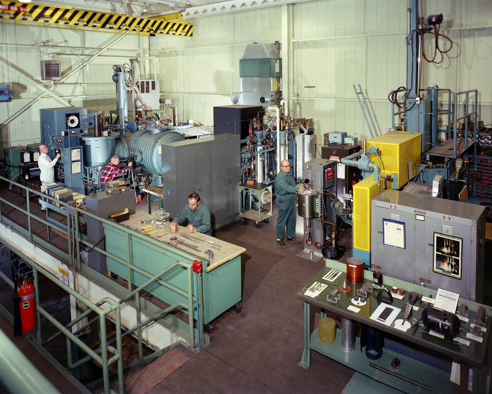 MELTING AREA - MATERIALS PROCESSING LABORATORY MPL - HIGH TEMPERATURE LABORATORY - ULTRA HIGH VACUUM TEST FACILITY
