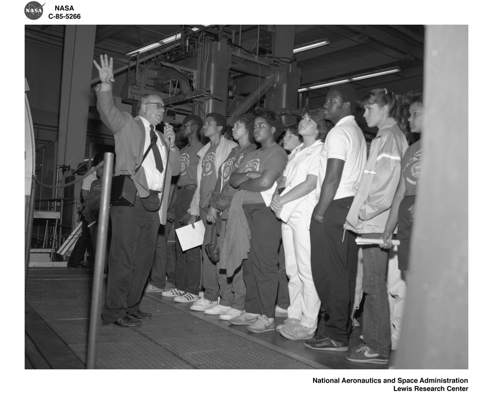 RENSSELAER POLYTECHNIC INSTITUTE RPI STUDENTS ON TOUR OF LEWIS