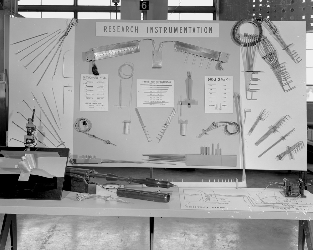 INSPECTION TOUR DISPLAYS IN THE 10X10 FOOT WIND TUNNEL