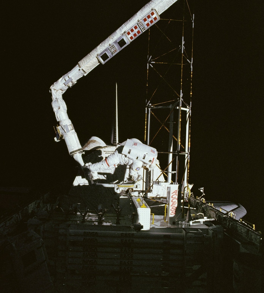 DVIDS - Images - STS-61B Astronaut Ross During ACCESS Extravehicular ...