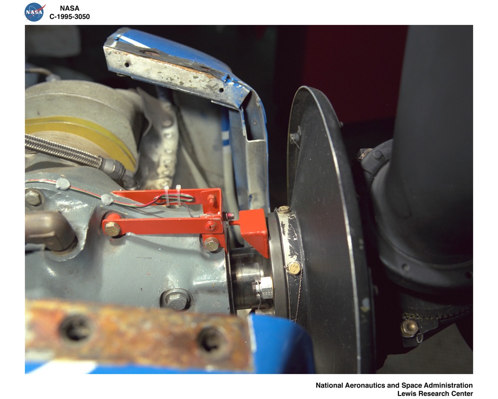 PROPELLER HUB AND INTAKE MANIFOLD