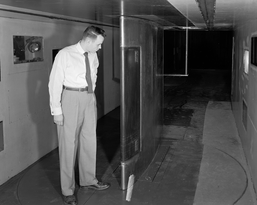 DE-ICING PNEUMATIC BOOT WING MODEL IN THE ICING RESEARCH TUNNEL IRT