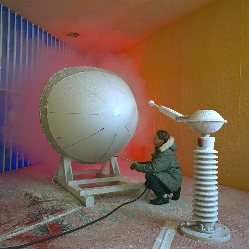ICING RESEARCH TUNNEL IRT / LIGHTNING TECHNOLOGIES INC. RADOME TESTS