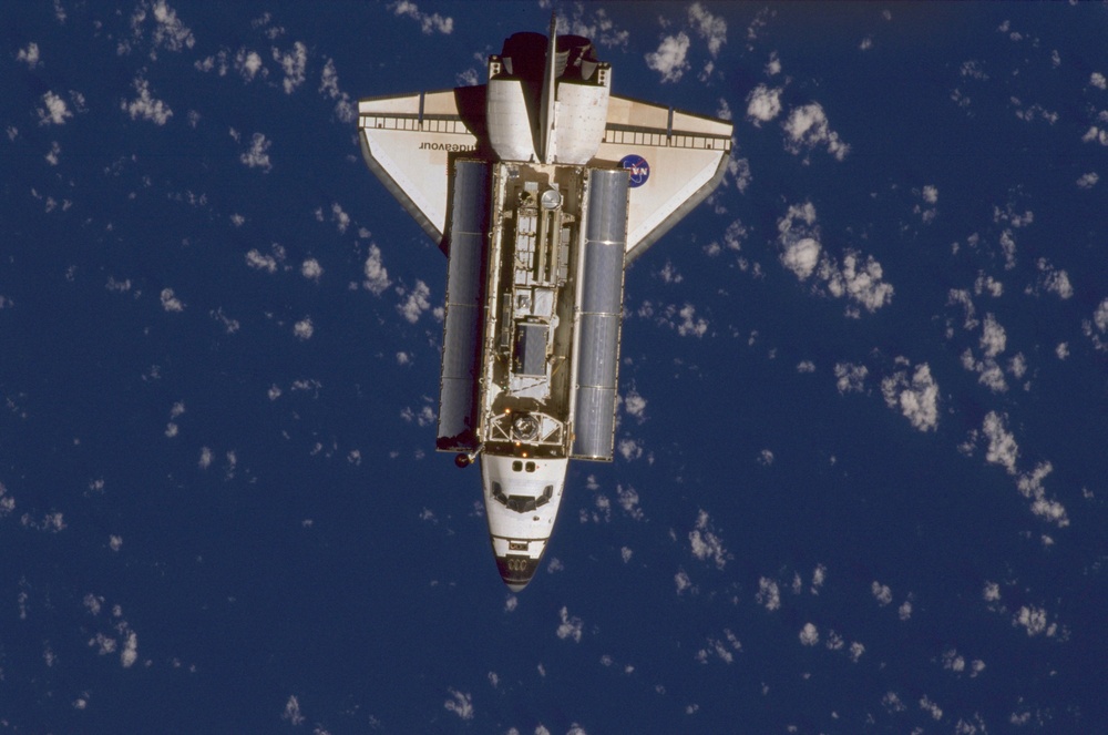 View of STS-97 orbiter Endeavour on approach for docking with ISS
