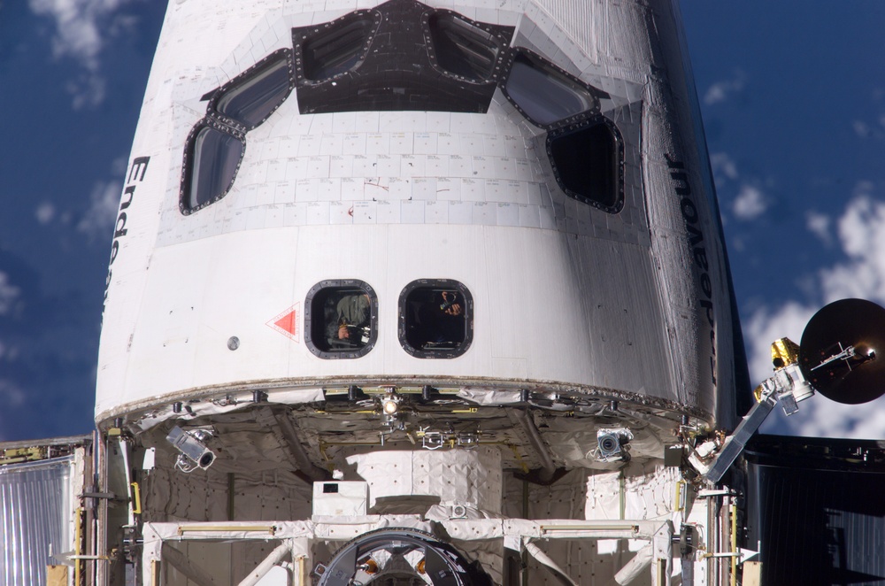Endeavour on approach to ISS for mission STS-111 UF2 / Expedition Four