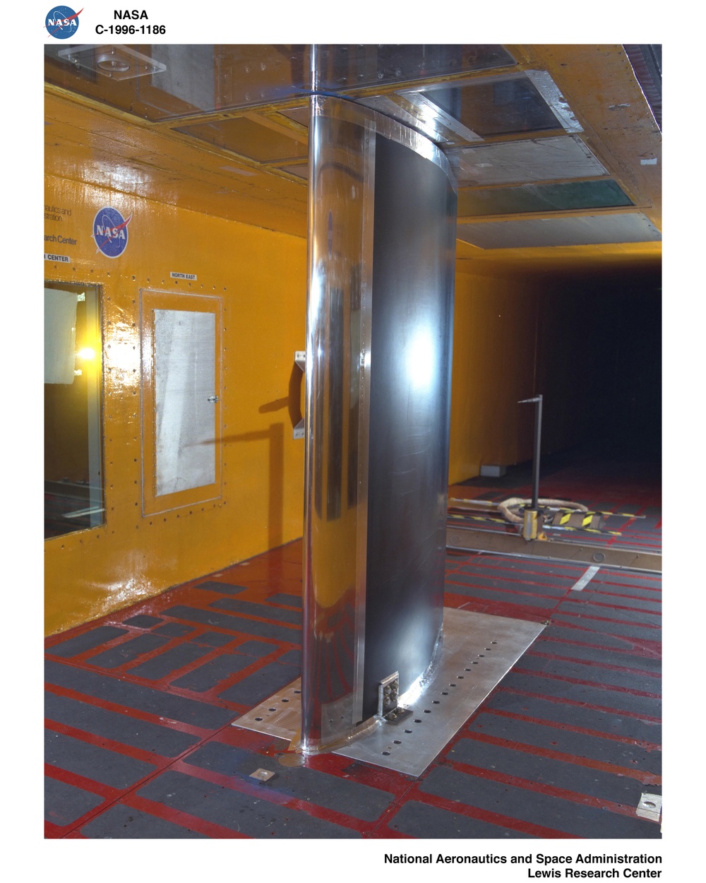 CIRRUS SR-20 WING AND TAIL MODEL IN ICING RESEARCH TUNNEL IRT